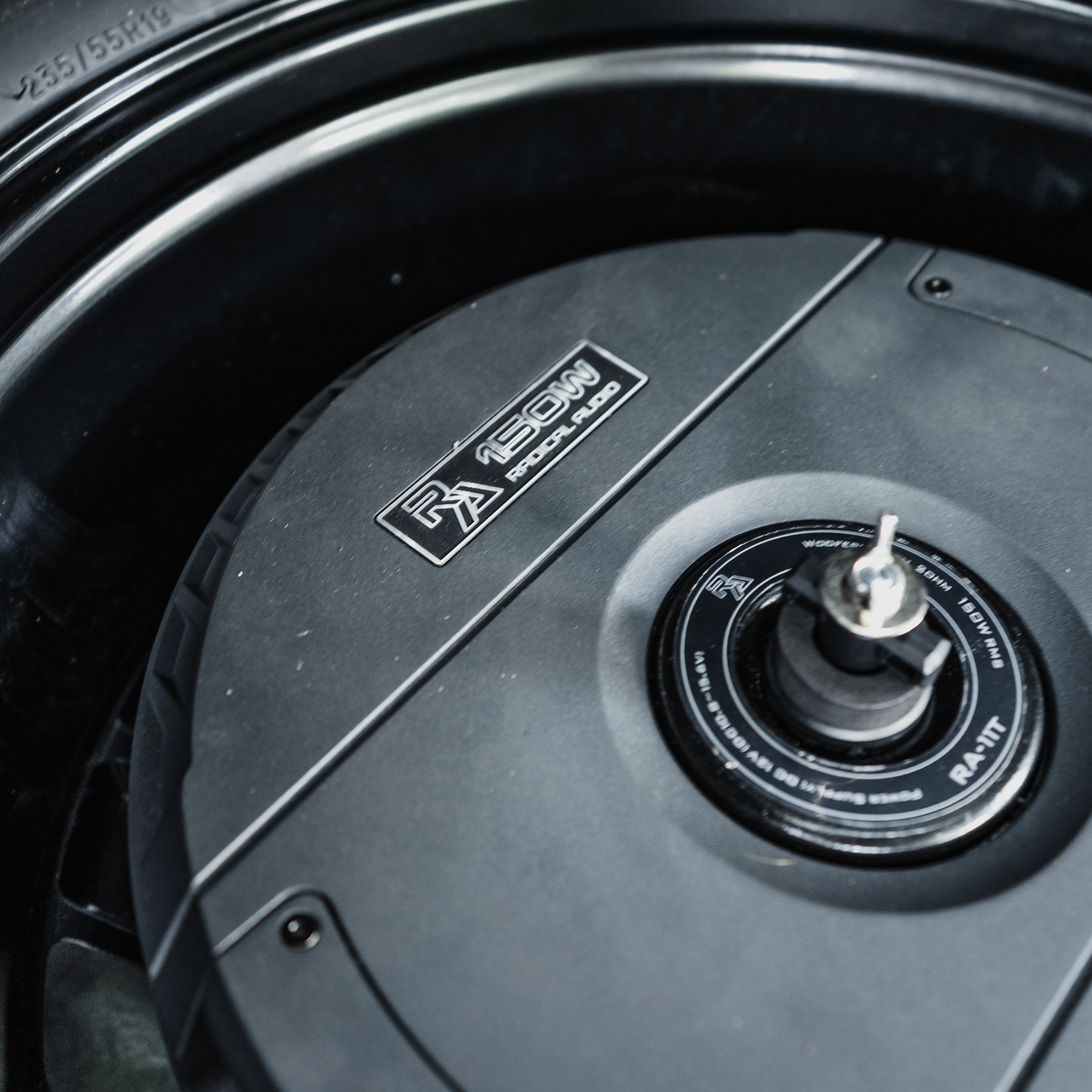 LOA SUB ĐIỆN RADICAL RA-11T(LOA SUB ĐẶT BÁNH SƠ CUA)-USA